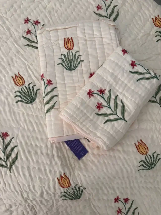 Premium Handwoven Quilt with Pillow Covers (90 x 108) - Image 3