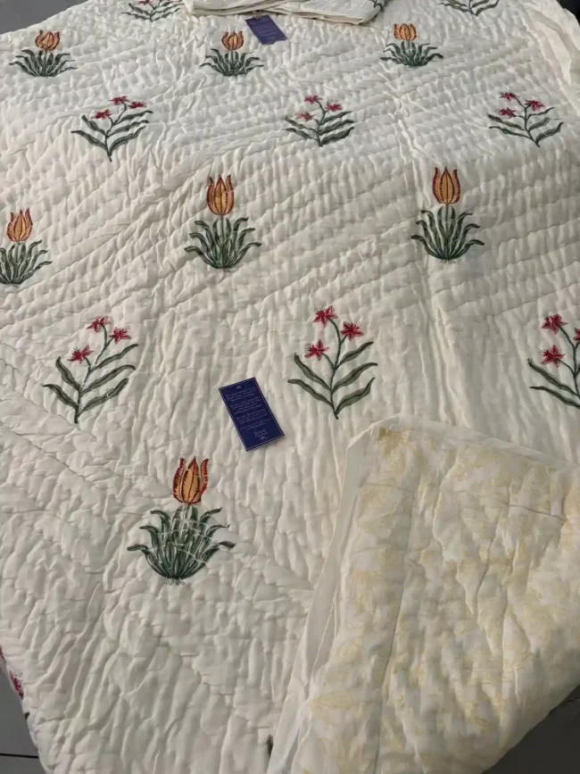 Premium Handwoven Quilt with Pillow Covers (90 x 108)