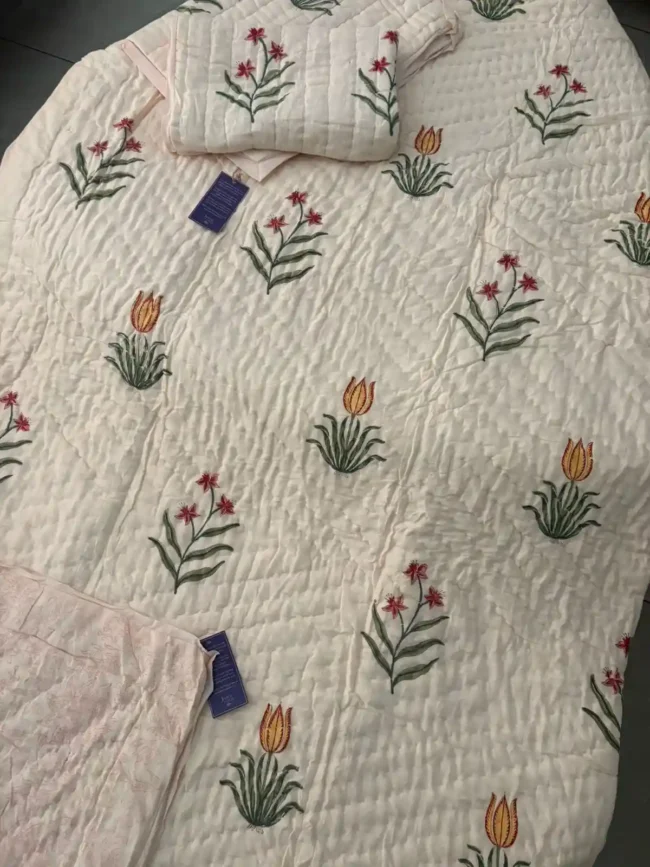 Premium Handwoven Quilt with Pillow Covers (90 x 108)
