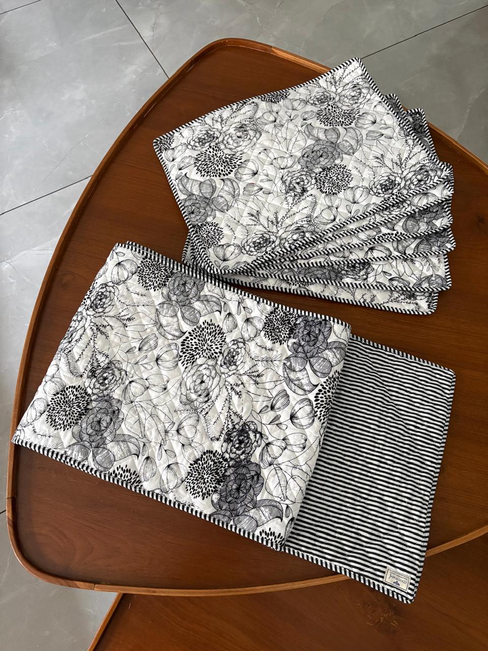 Table Runner & Placemats Set of 6 - Image 2